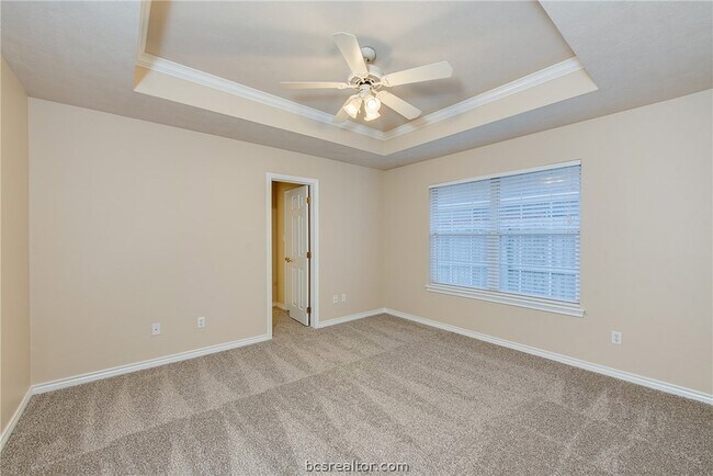 Building Photo - 906 Gardenia St
