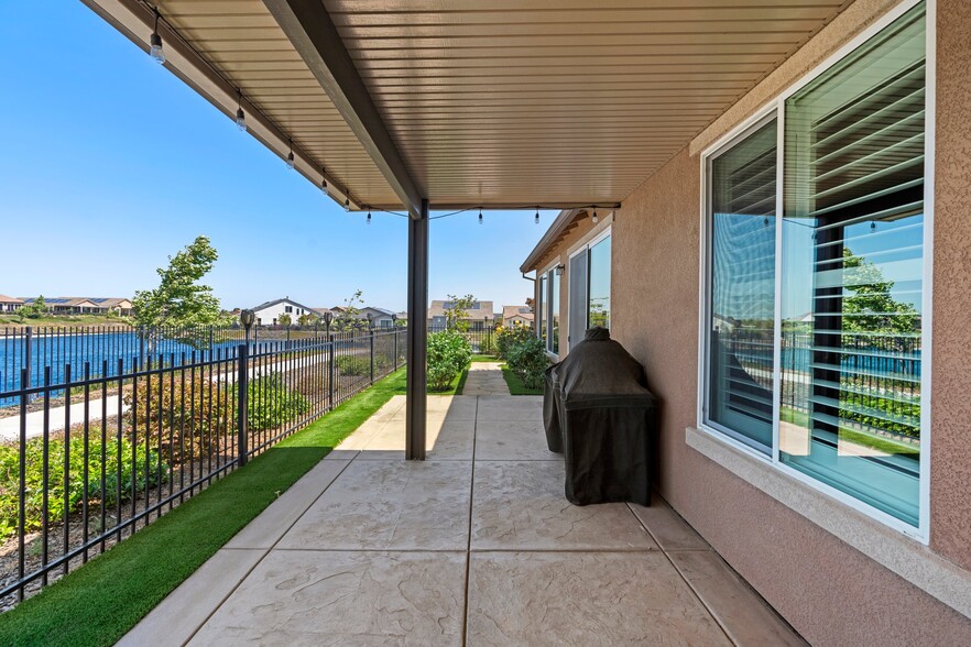 Building Photo - 377 Silver Ridge Dr