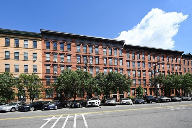 Building Photo - 1115 Willow Ave