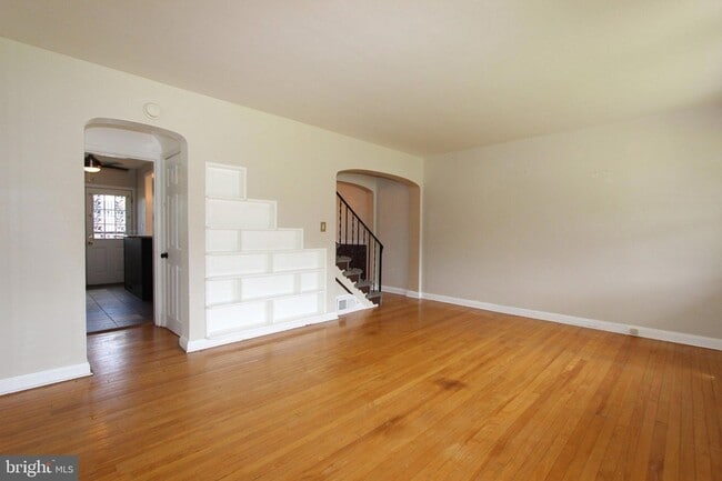 Building Photo - 1612 Sherwood Ave