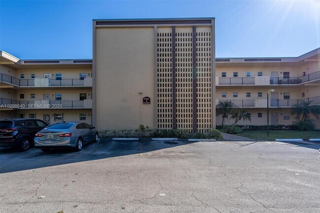 Building Photo - 200 Ashbury Rd