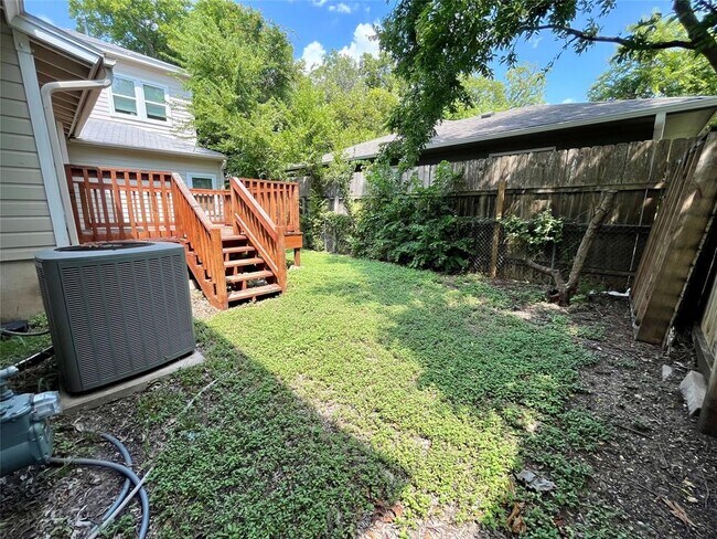 Building Photo - 5101 Guadalupe St