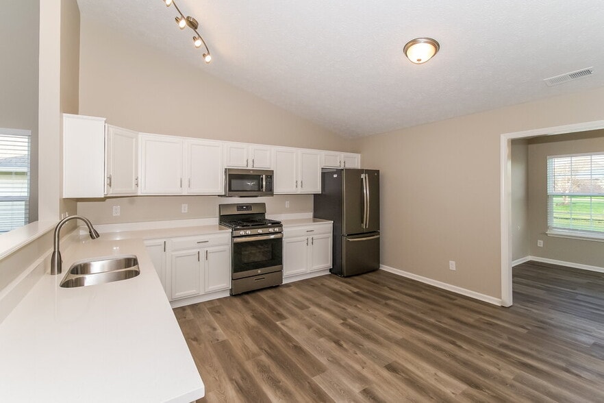 Building Photo - 5765 Arlington Dr