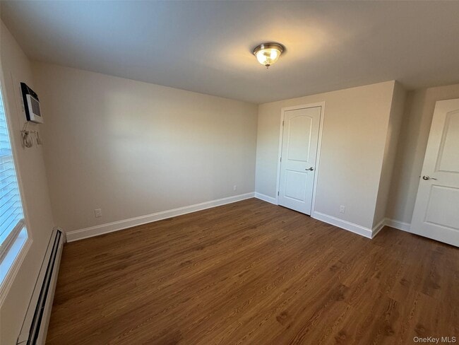 Building Photo - 6 Marwood Rd S