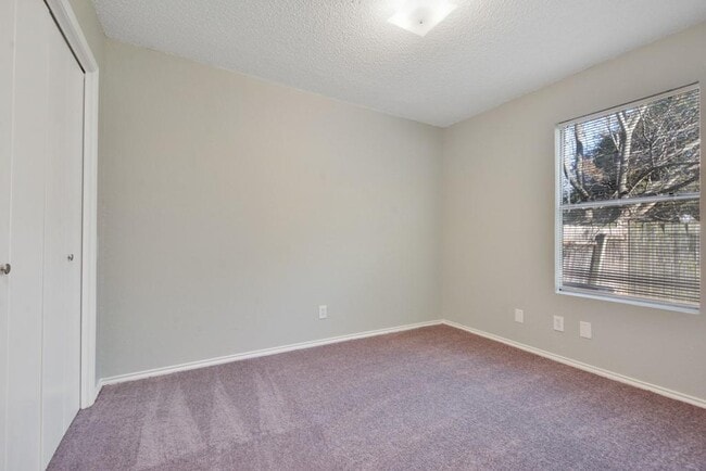 Building Photo - 9101 Japonica Ct