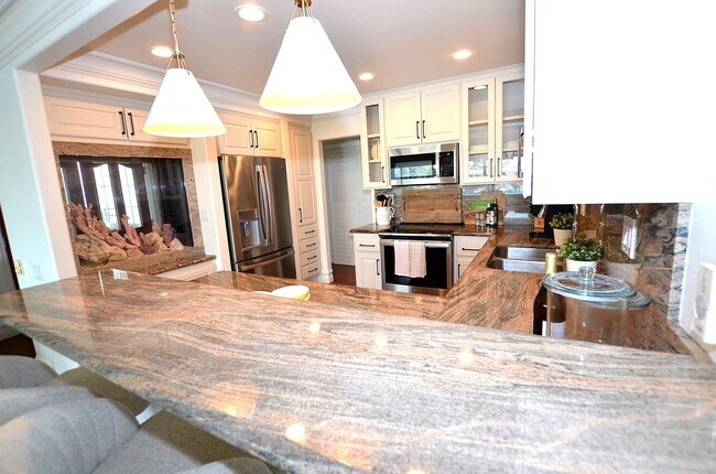 Building Photo - 3 Bedroom 2 bath Vacation Rental.