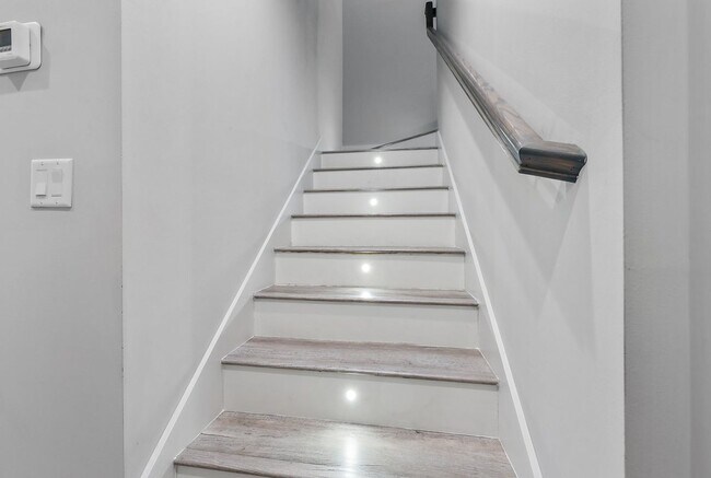 Building Photo - Gorgeous Jax Beach Townhouse for Rent - 4 Bedroms!