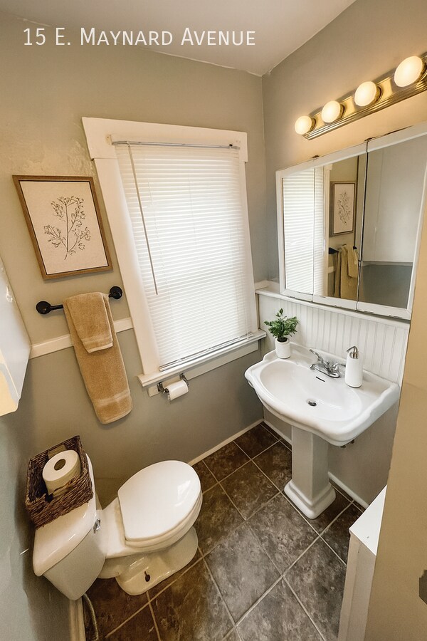 Building Photo - 15 E Maynard Ave