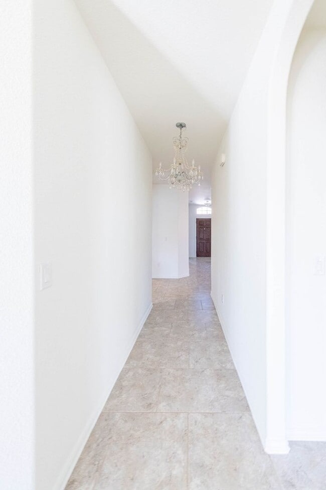 Building Photo - 4 Bedroom 2 Bathroom Ready to rent April 1st, 2026