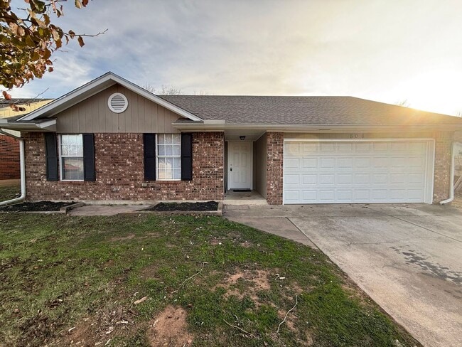 Building Photo - Charming 3 Bedroom Home in Mustang School District