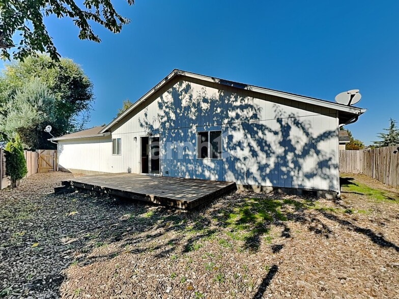 Building Photo - 1774 Cherrybloom Ct SE