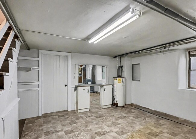 Building Photo - Bright 2 Bedroom, 1 Bath Home in Windsor, Pa!