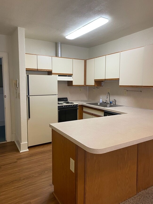 Building Photo - 241 High St NE