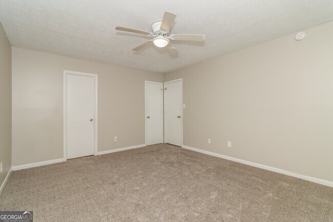 Building Photo - 500 Laurel Dr