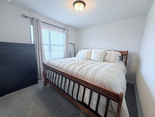 Building Photo - 3 Bed / 2.5 Bath Brand New House in Waunakee, WI!