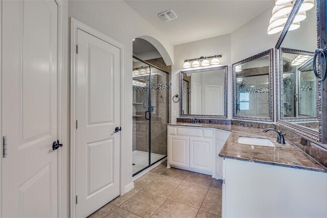 Building Photo - 4646 Rhett Ln