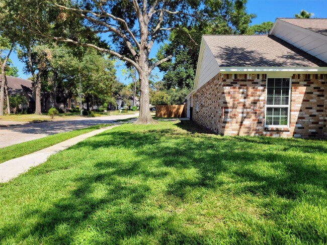 Building Photo - 11926 Stillwater Dr