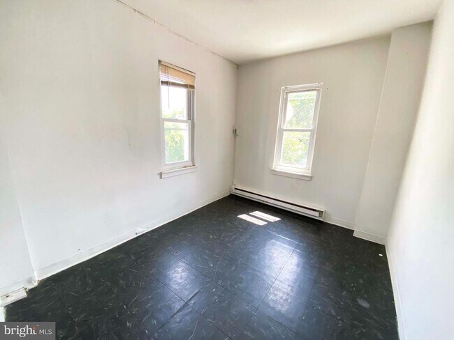 Building Photo - 248 E Cambria St