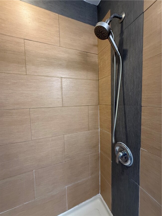 Building Photo - 1656 Jefferson Rd