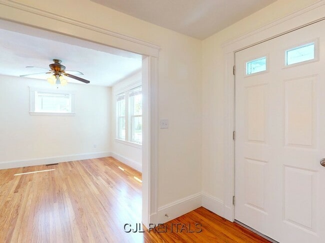 Building Photo - 25 Charlotte Rd