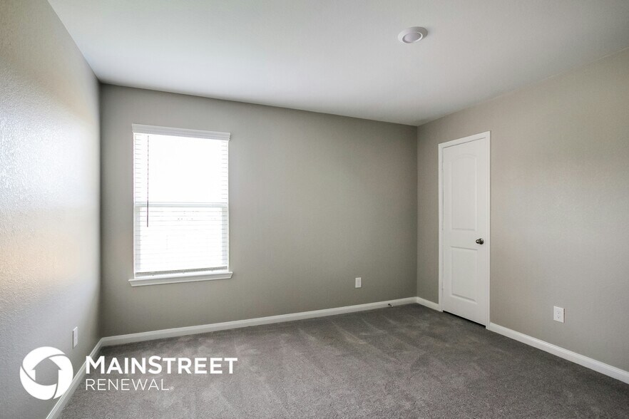 Building Photo - 25189 Dickens Dr