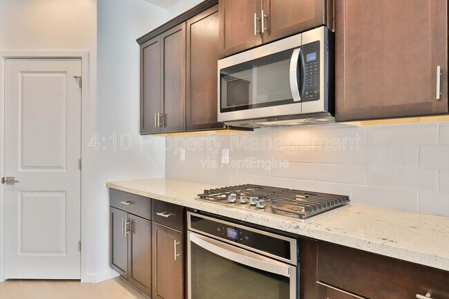 Building Photo - 4470 E Clydesdale St