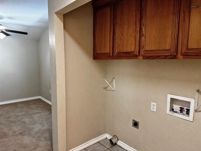 Building Photo - 100 Lilac Ln