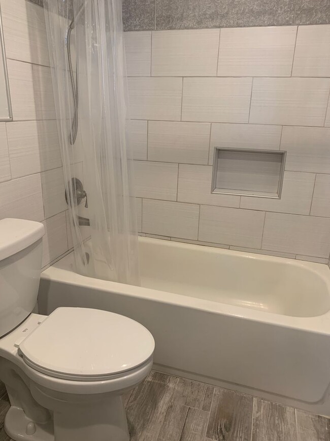 Building Photo - 3 Bedroom 2 Bath Home in Point Harbor Avai...