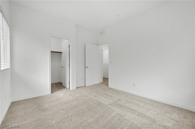 Building Photo - 600 N Carriage Hill Dr