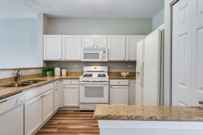Building Photo - 806 Woodewind Dr