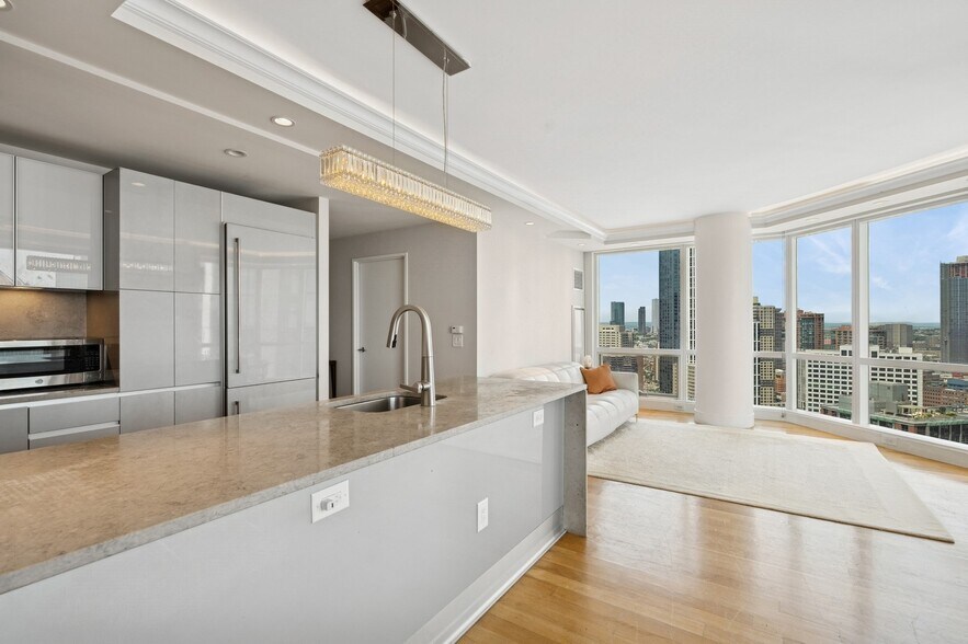 Building Photo - 77 Hudson St