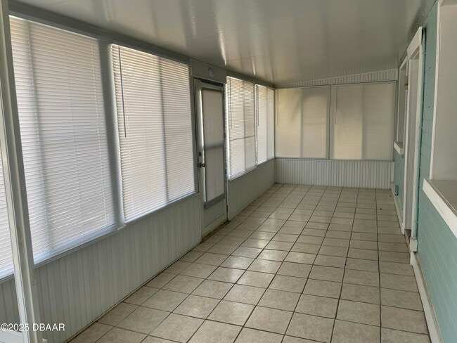 Building Photo - 66 River Dr