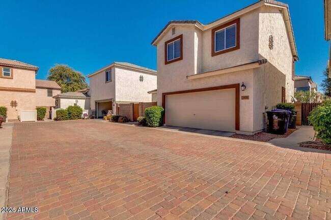 Building Photo - 4334 E Carla Vista Dr