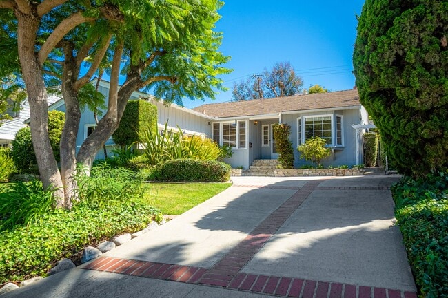 Primary Photo - 4020 Vía Picaposte