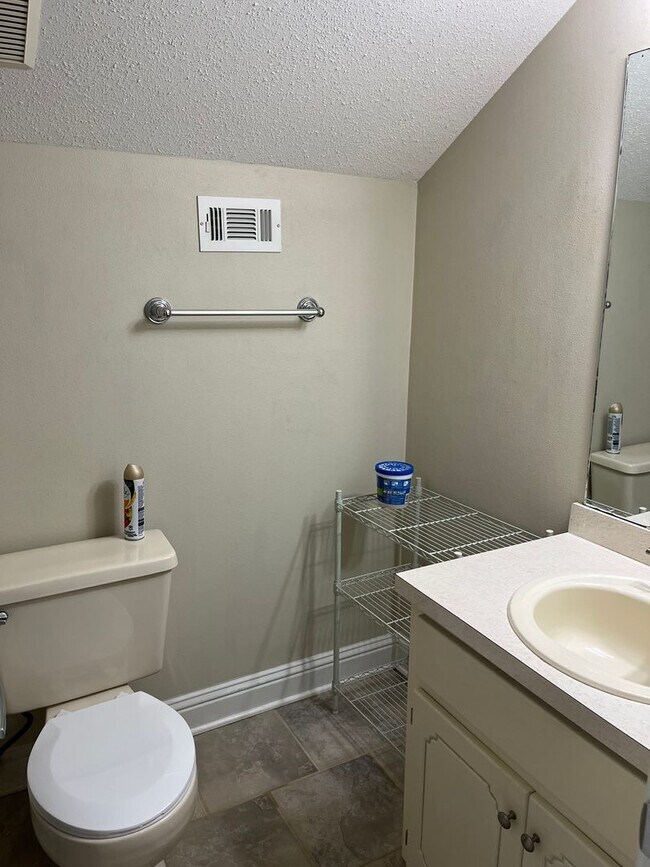 Building Photo - Beach Access 5BR 3Bath Home in Mary Esther