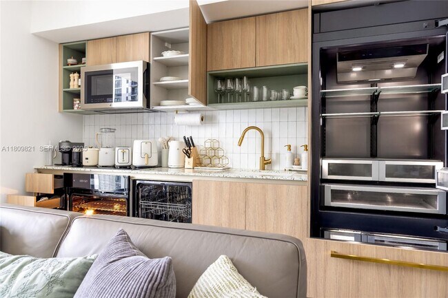 Building Photo - 159 NE 6th St