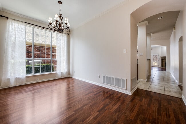 Building Photo - 1281 Golf Club Dr