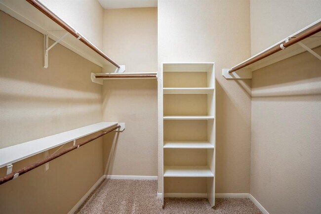 Building Photo - 1054 Forest Haven Ct