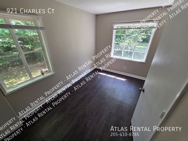 Building Photo - 921 Charles Ct