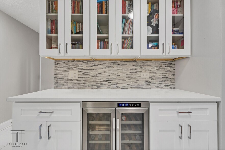 Building Photo - 30 E Division St