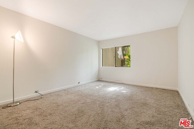 Building Photo - 330 S Barrington Ave