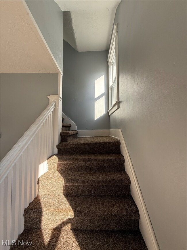 Building Photo - 204 Broad Ave NW