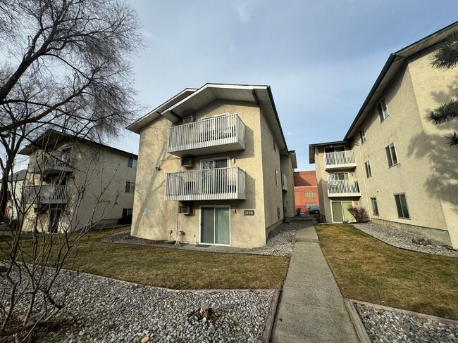 Building Photo - Welcome to Briarwood Apartments!