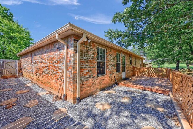 Building Photo - 187 Square Dance Rd