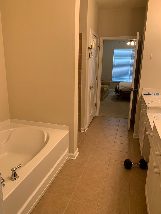 Building Photo - 3150 Woodwalk Dr SE