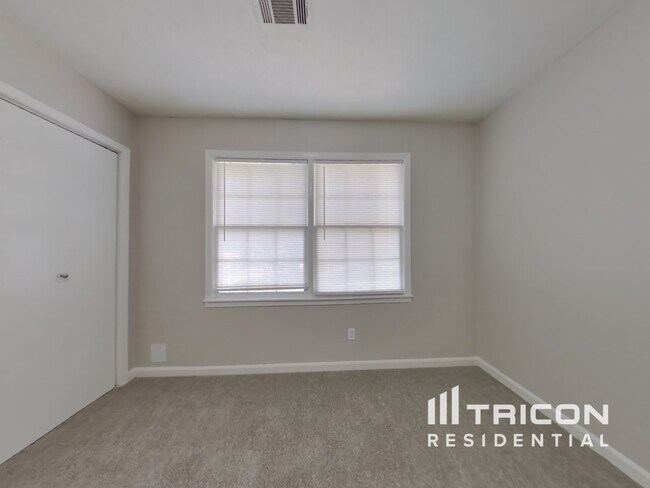 Building Photo - 188 Misty Hollow Way