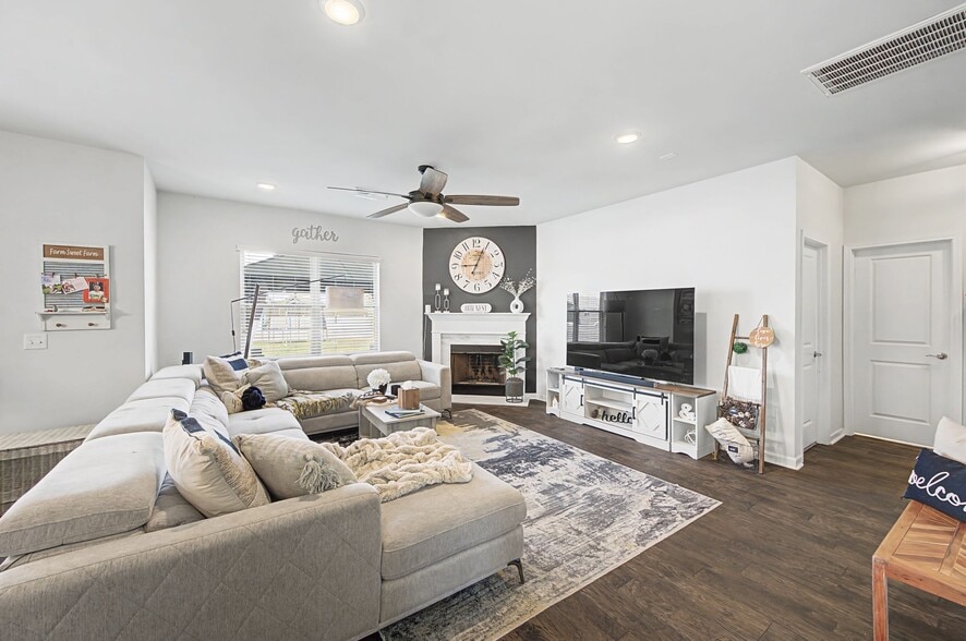 Building Photo - 2784 Nottingham Dr