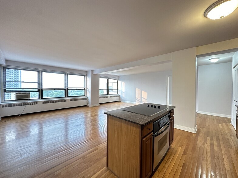 Building Photo - 4180 N Marine Dr