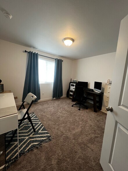 Spare Bedroom 2 - 15202 S Tack Way