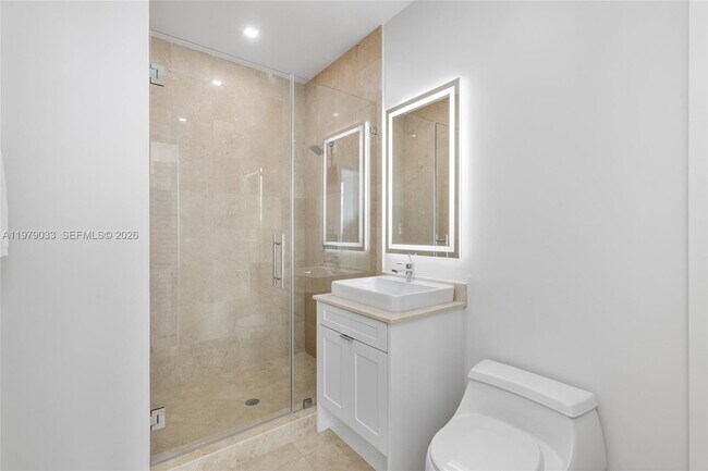 Building Photo - 808 Brickell Key Dr